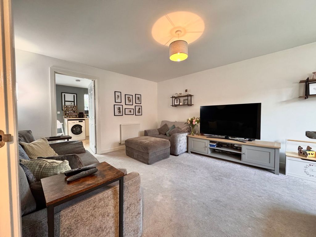 Property photo 2 of 20