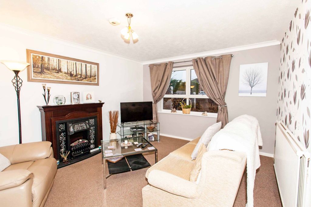 Property photo 2 of 24