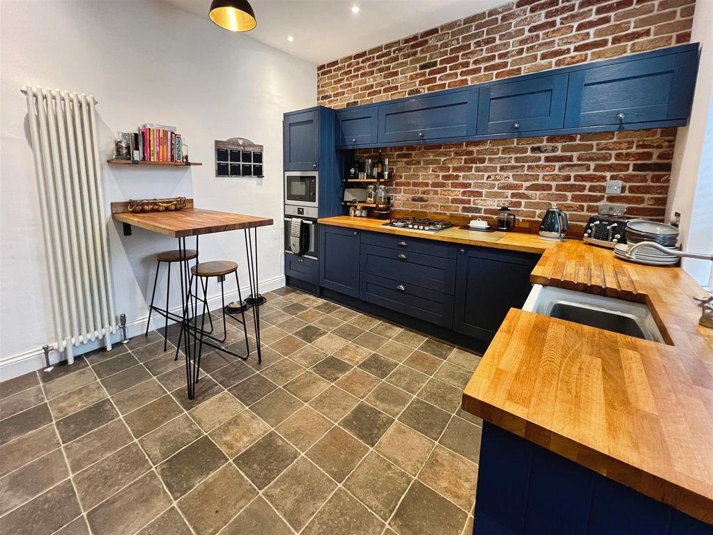 Property photo 2 of 23 Breakfast Kitchen