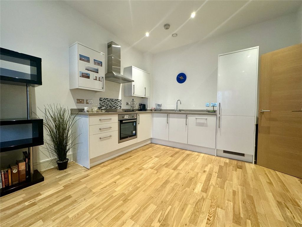 Property photo 3 of 8 Picture No. 17