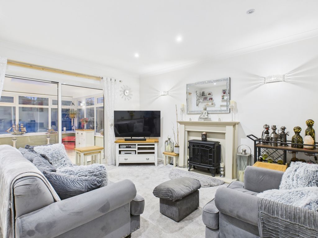 Property photo 2 of 28 Cam03729G0-Pr0219-Still013