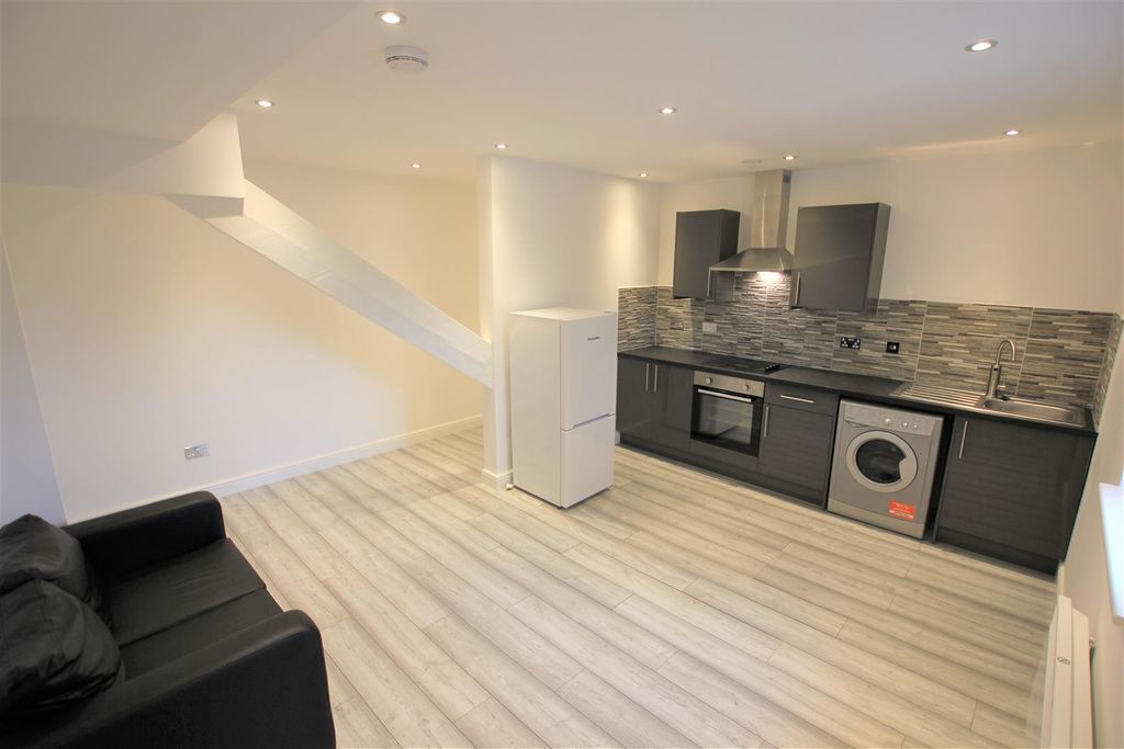 Property photo 1 of 9 Lounge/Kitchen