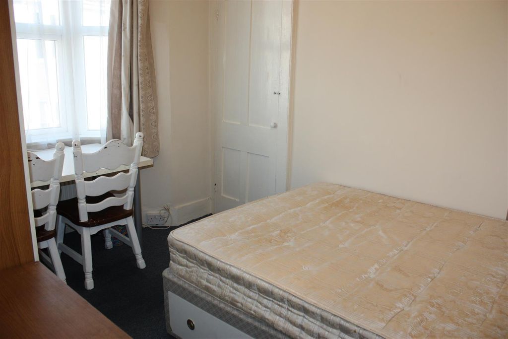 Property photo 2 of 9 Bedroom 1