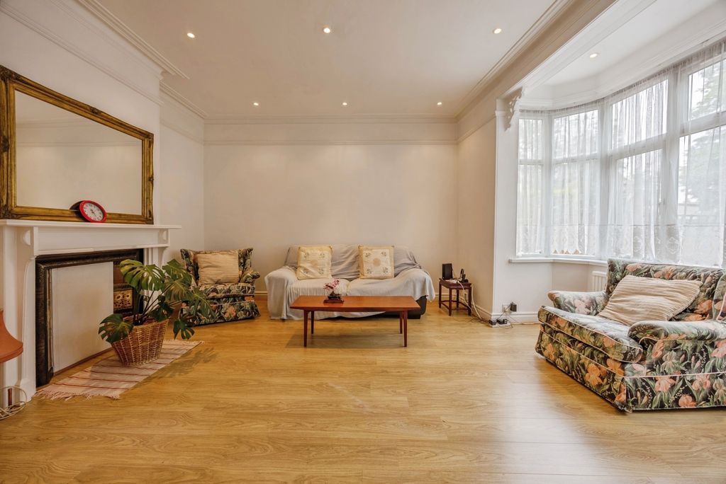 Property photo 3 of 20 Pbox-Img.Jpg