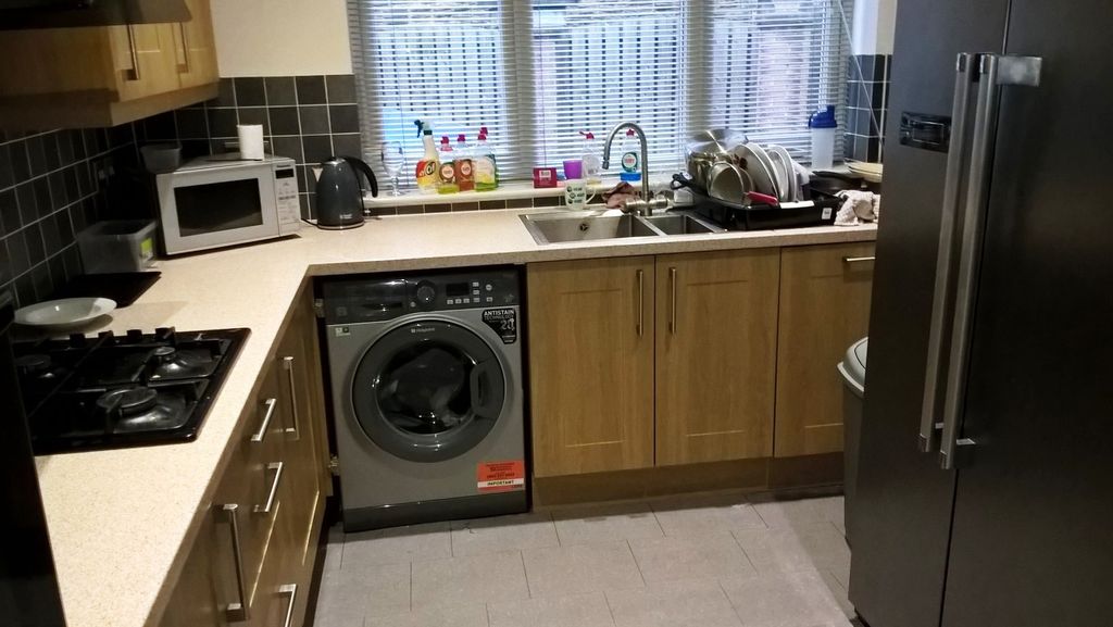 Property photo 3 of 9 Kitchen