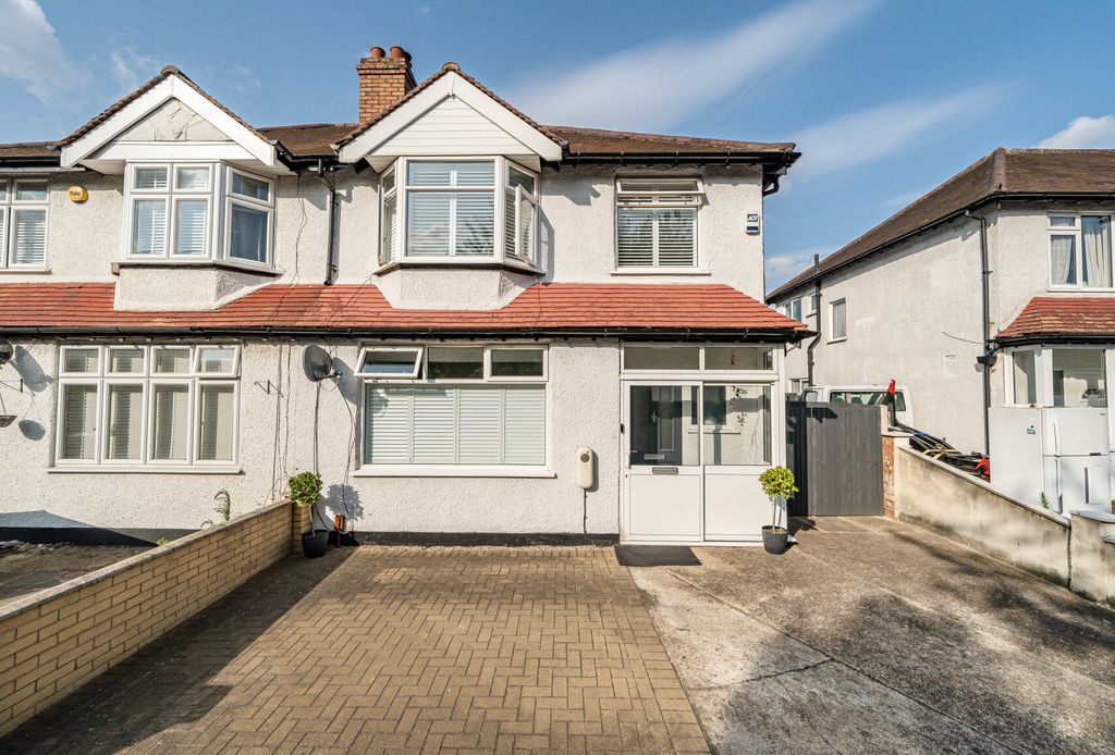 Property photo 1 of 17 External