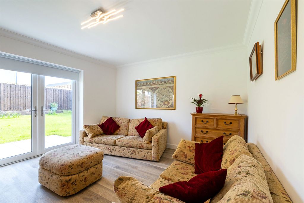 Property photo 3 of 27 Picture No. 06