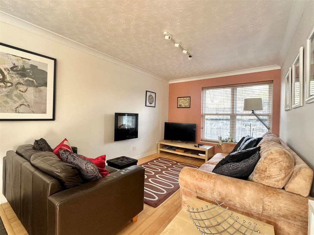 Property photo 3 of 9 2.Jpg