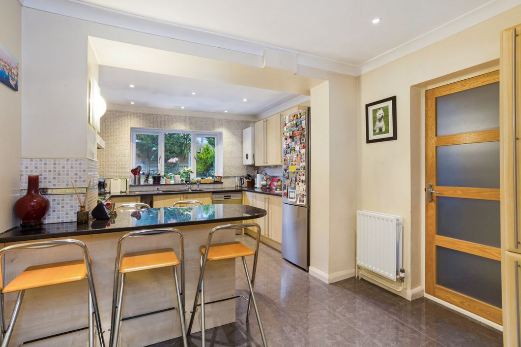 Property photo 2 of 24