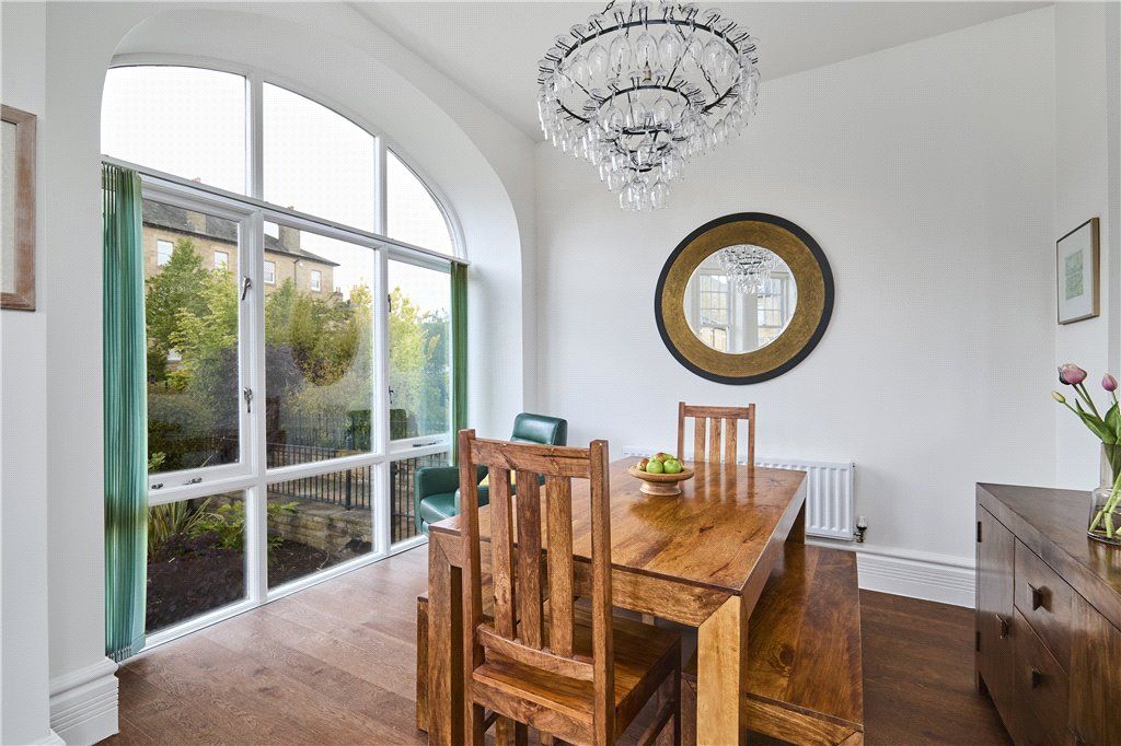 Property photo 3 of 27 Dining Area
