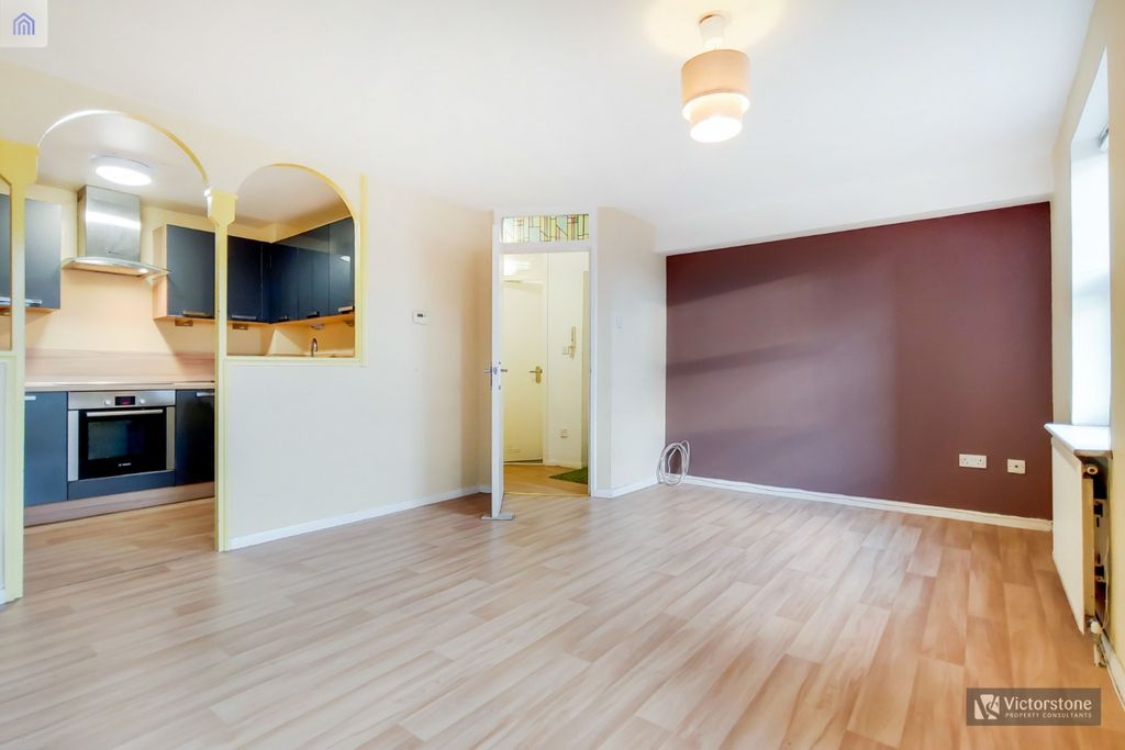 Property photo 2 of 15 1100394