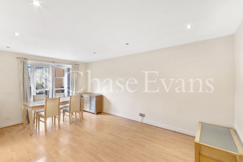 Property photo 3 of 14 Living