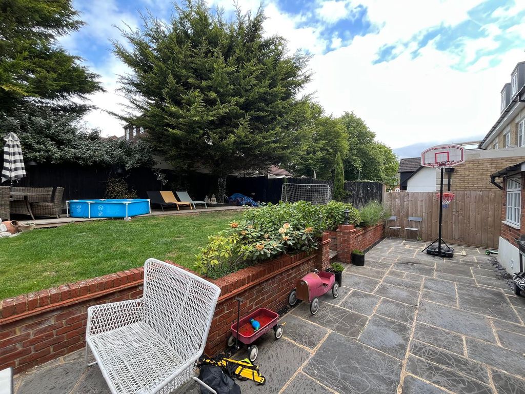 Property photo 2 of 11