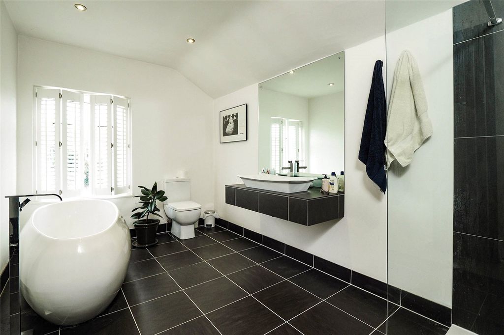 Property photo 3 of 14 Bathroom