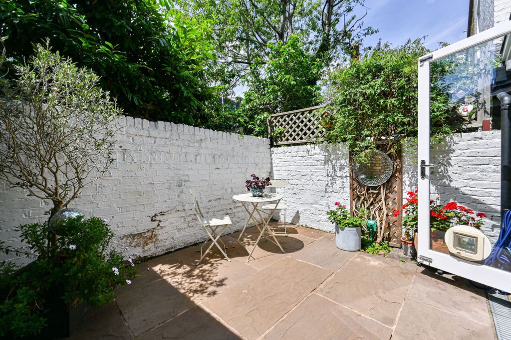 Property photo 3 of 8