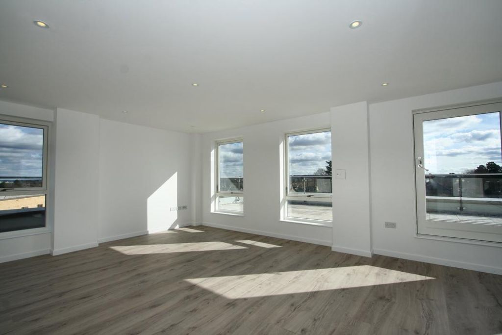 Property photo 3 of 9 Living