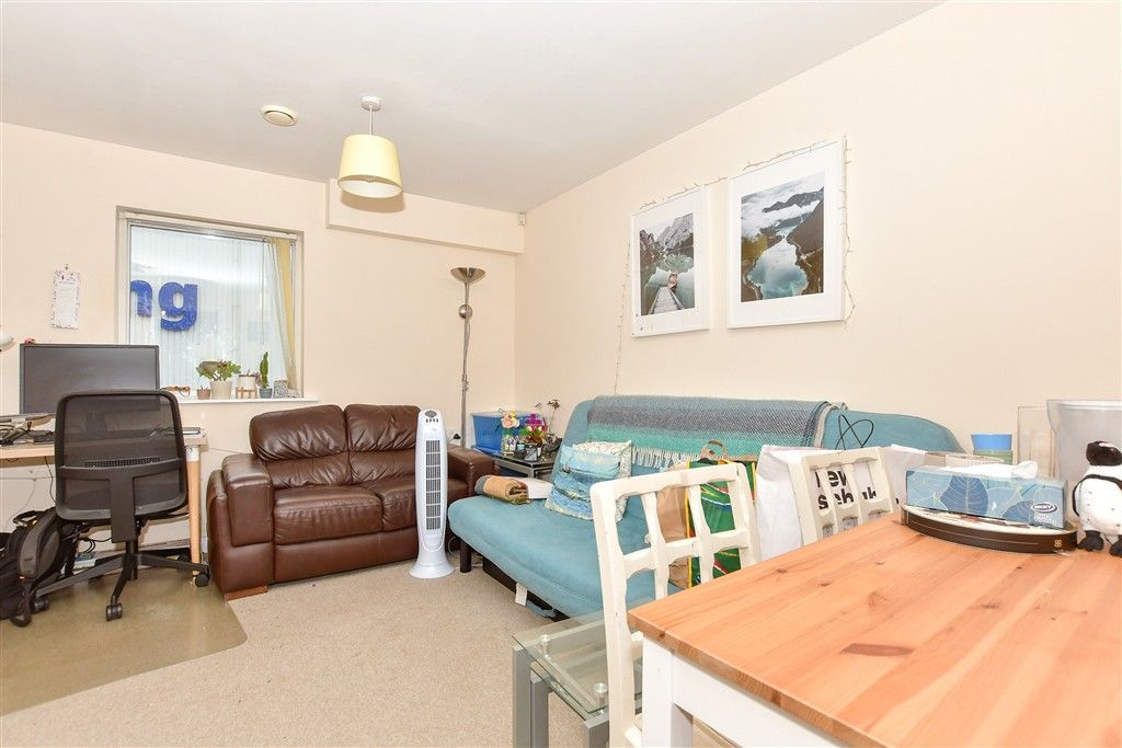 Property photo 3 of 8 Lounge/Diner