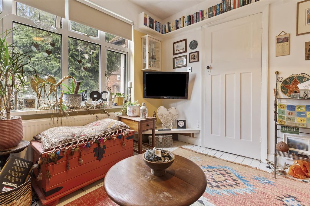 Property photo 3 of 22 26 Morland Ave-003.Jpg