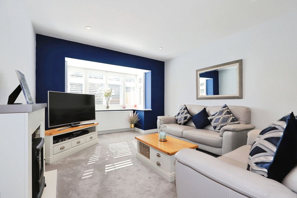 Property photo 3 of 21 Pbox-Img.Jpg