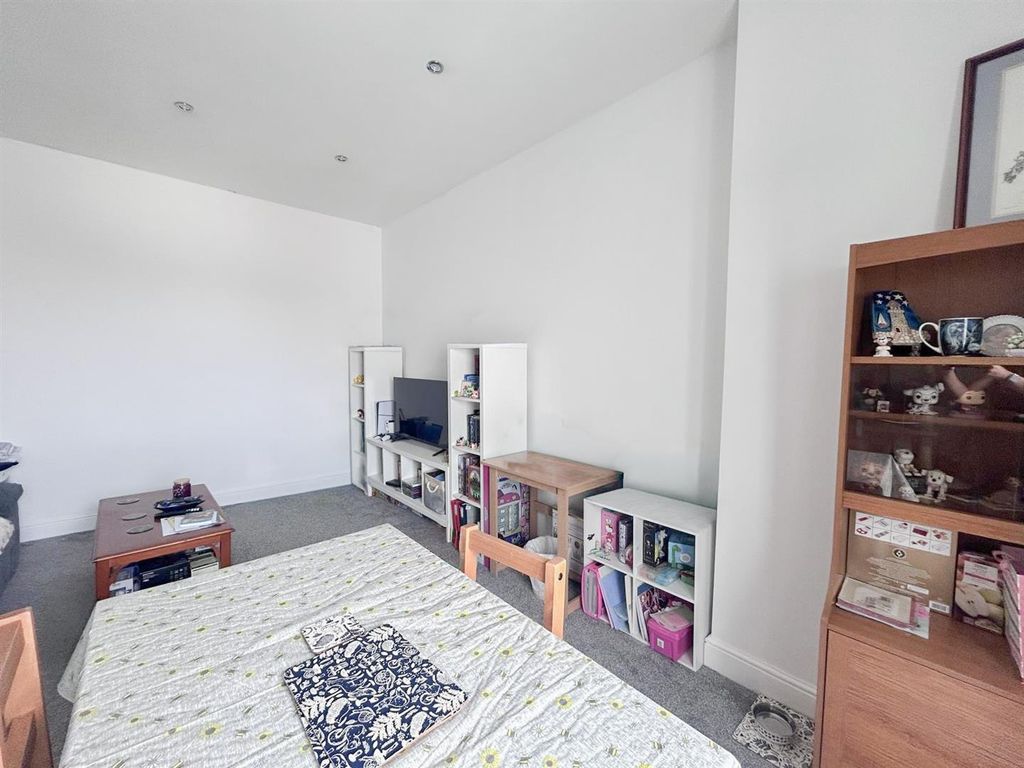 Property photo 3 of 14 3-4Ae38Fc5-6052-48B6-95ce-1431B49Fc791.Jpg