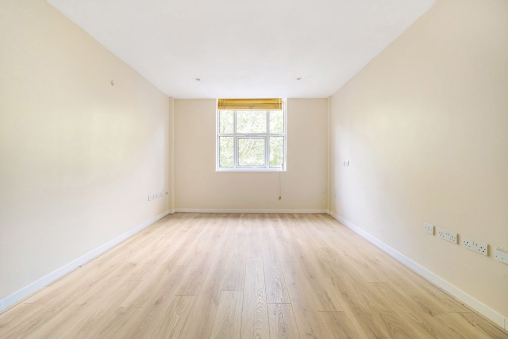 Property photo 2 of 7 Studio