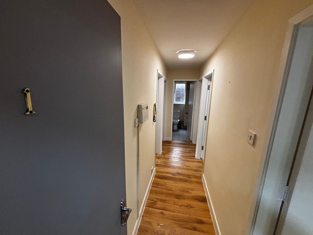 Property photo 2 of 8 A Bright, Clean Bathroom With A Toilet And Window,...