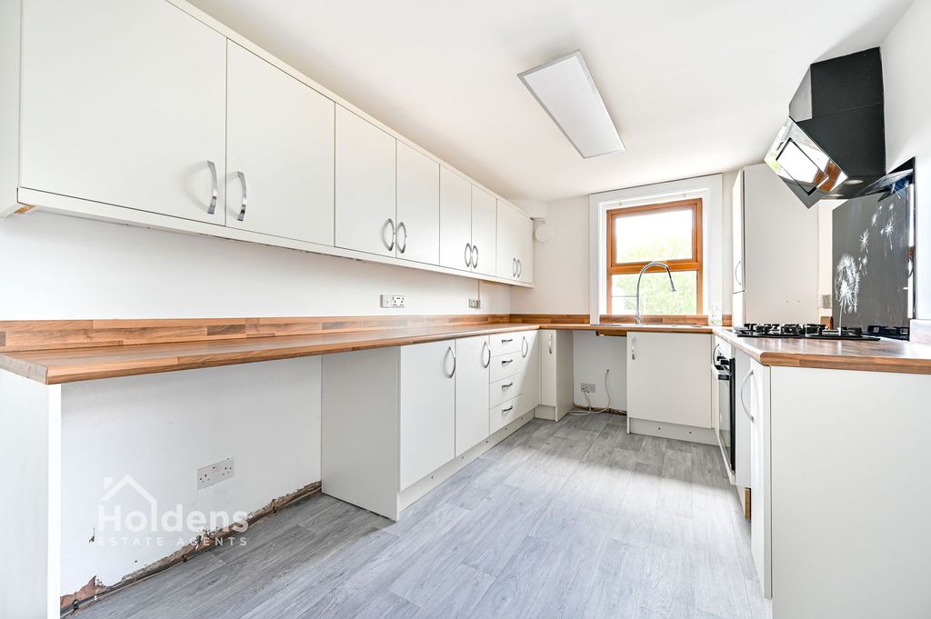 Property photo 2 of 27