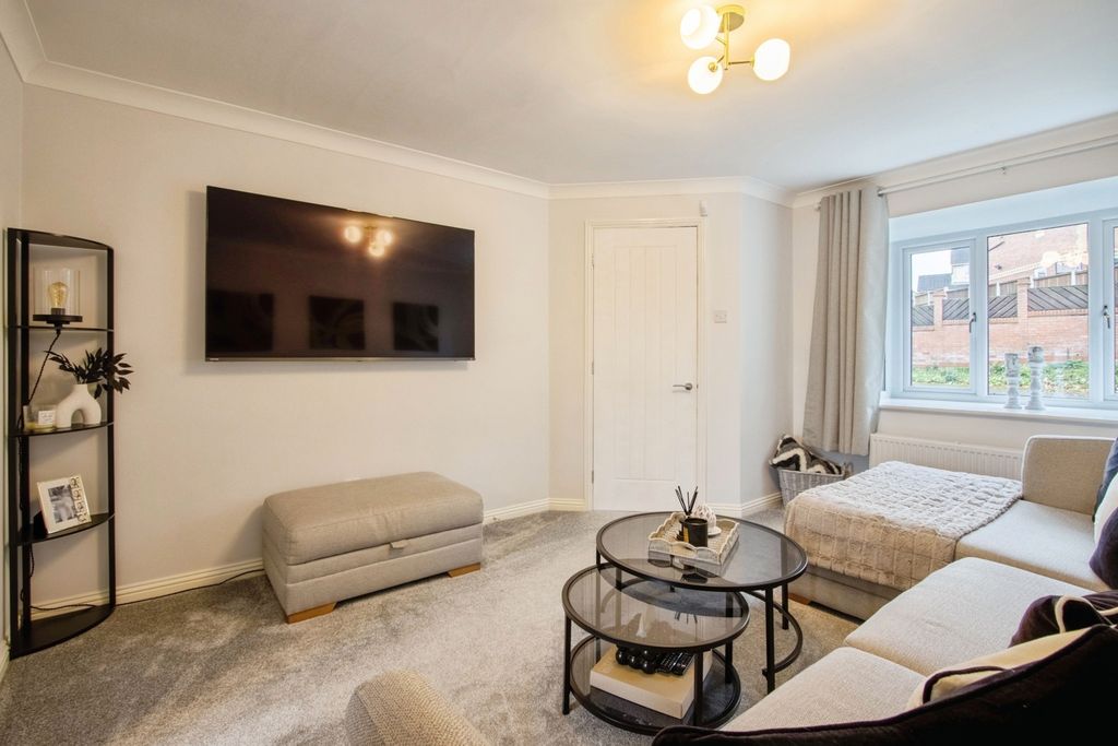 Property photo 3 of 17 Photo