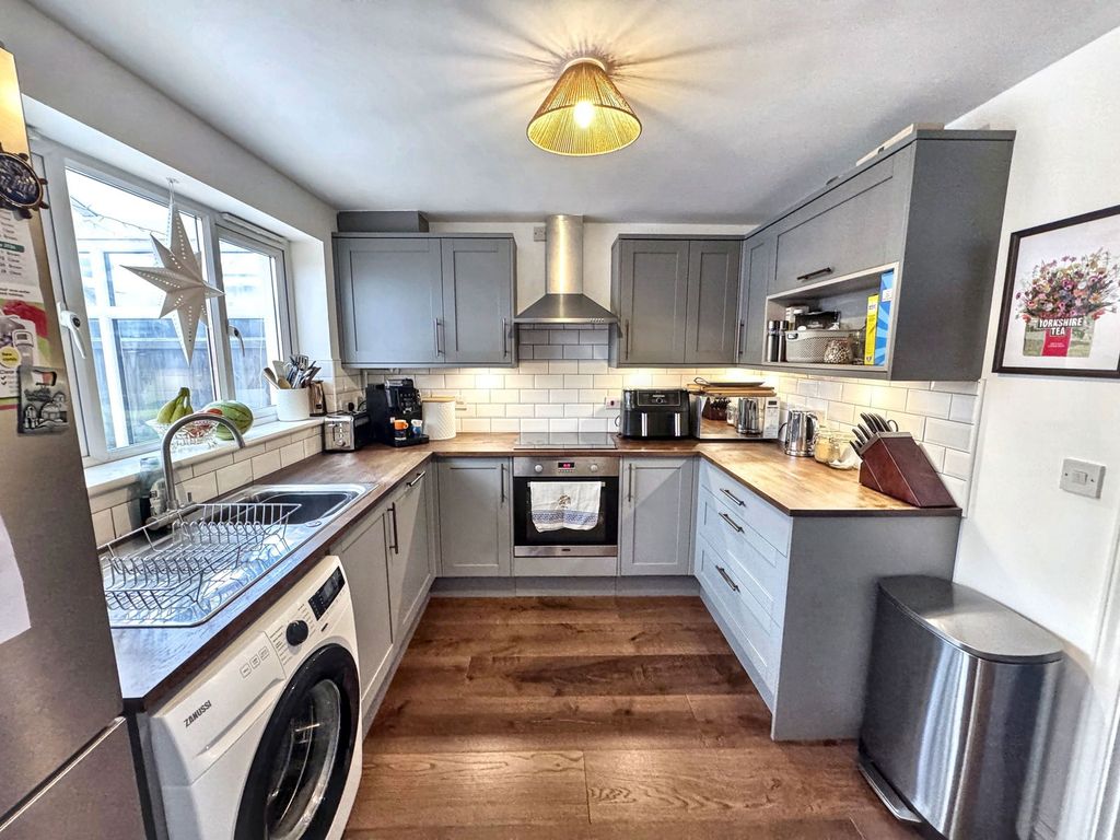 Property photo 3 of 24