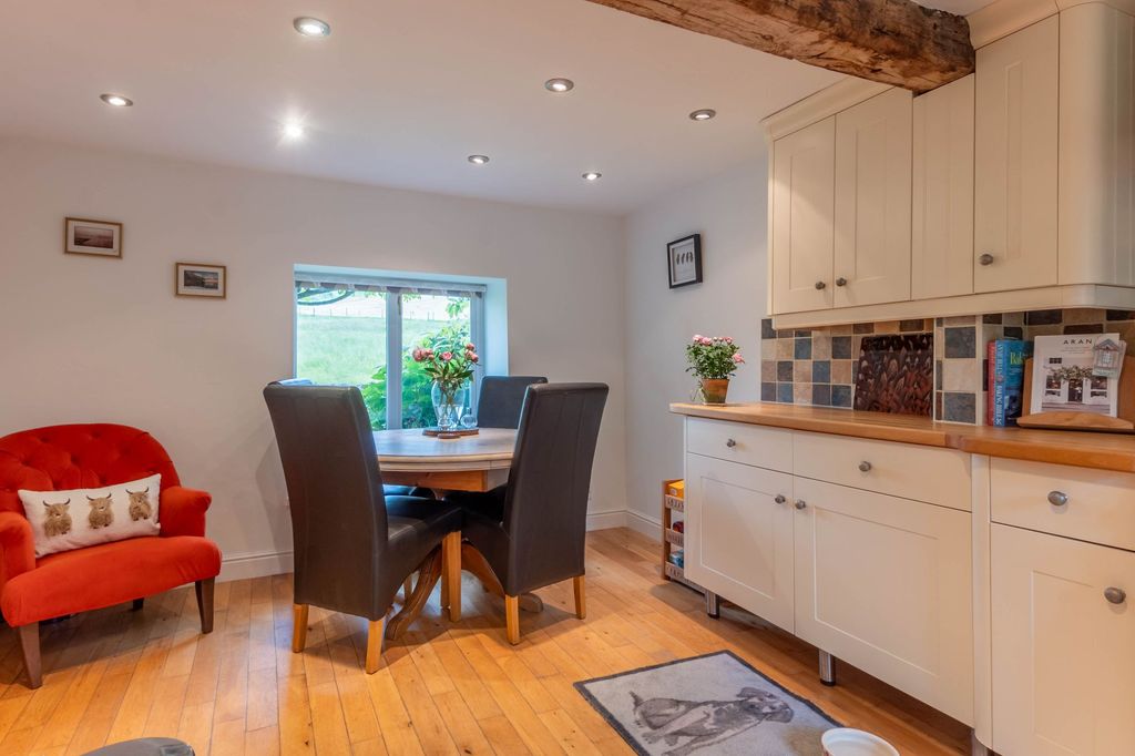 Property photo 3 of 27