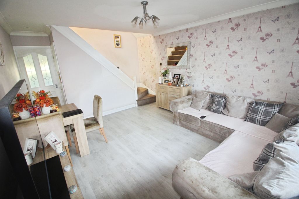 Property photo 3 of 15 Lounge