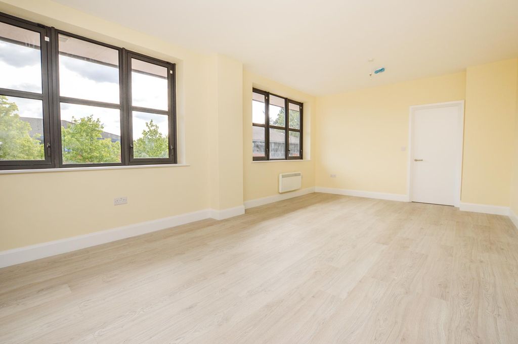 Property photo 2 of 7 Living Room