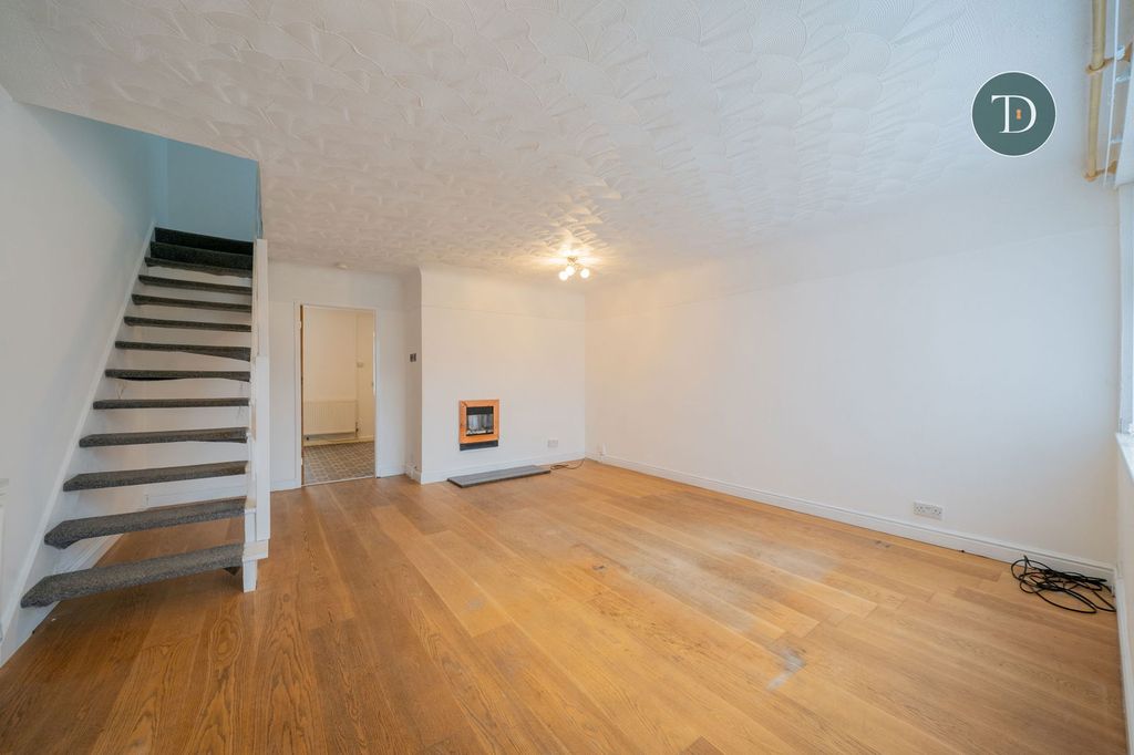 Property photo 2 of 25