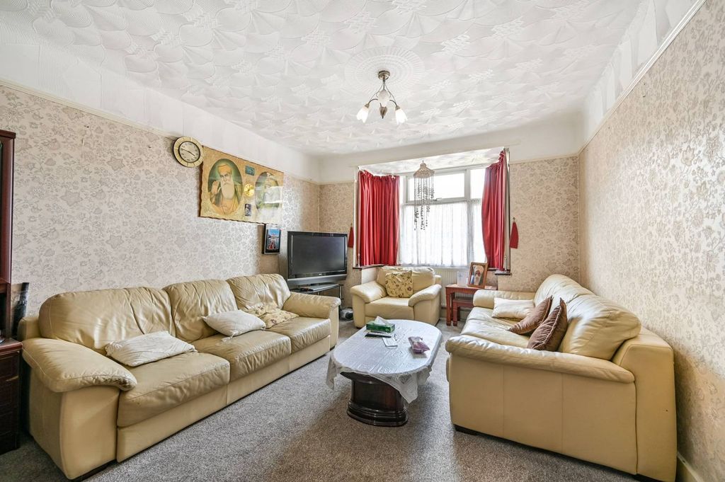 Property photo 2 of 11