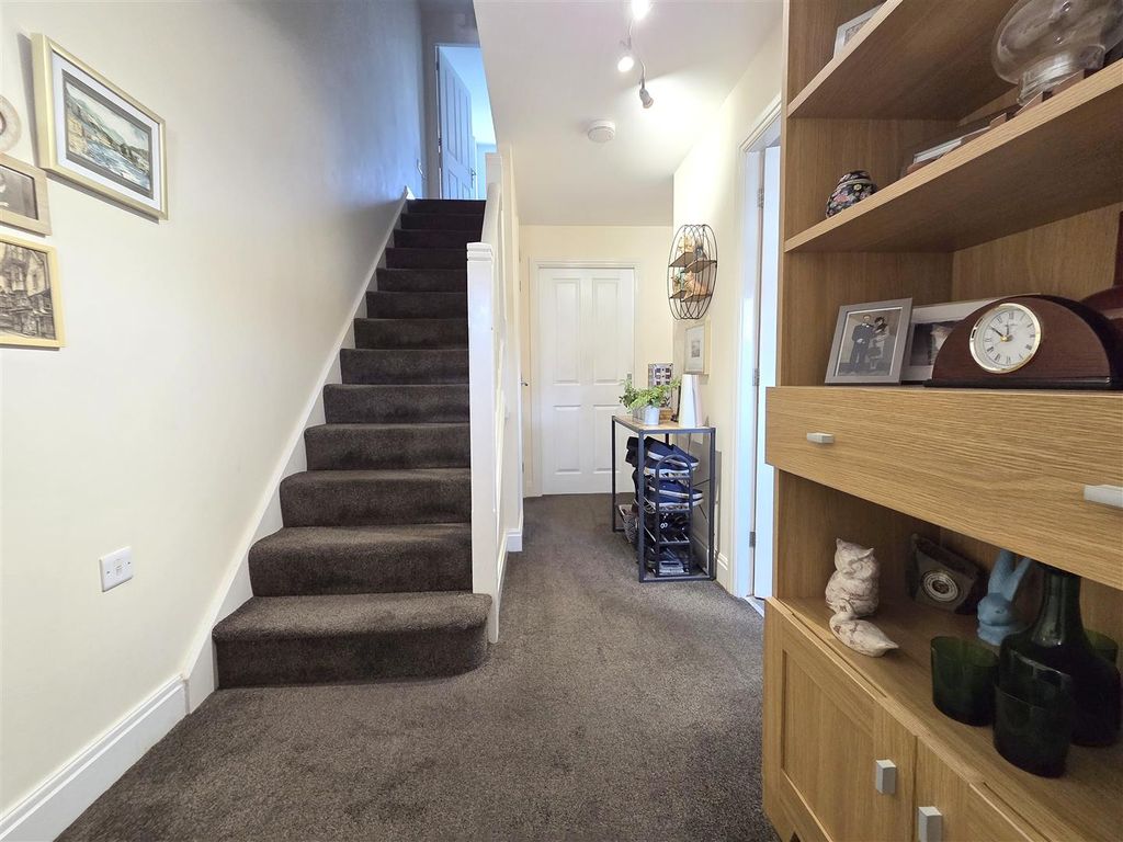 Property photo 3 of 12 Hall