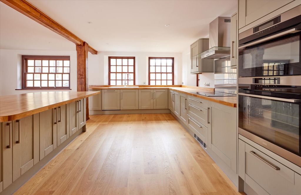 Property photo 2 of 31 Image