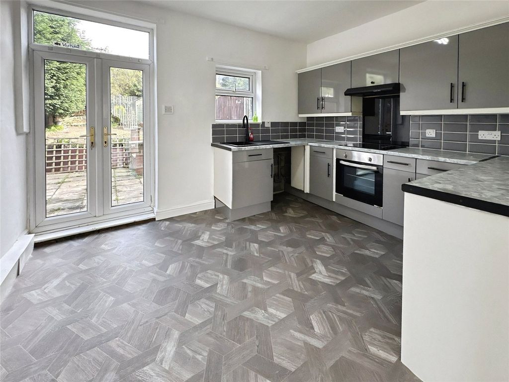 Property photo 2 of 15 Picture No. 11