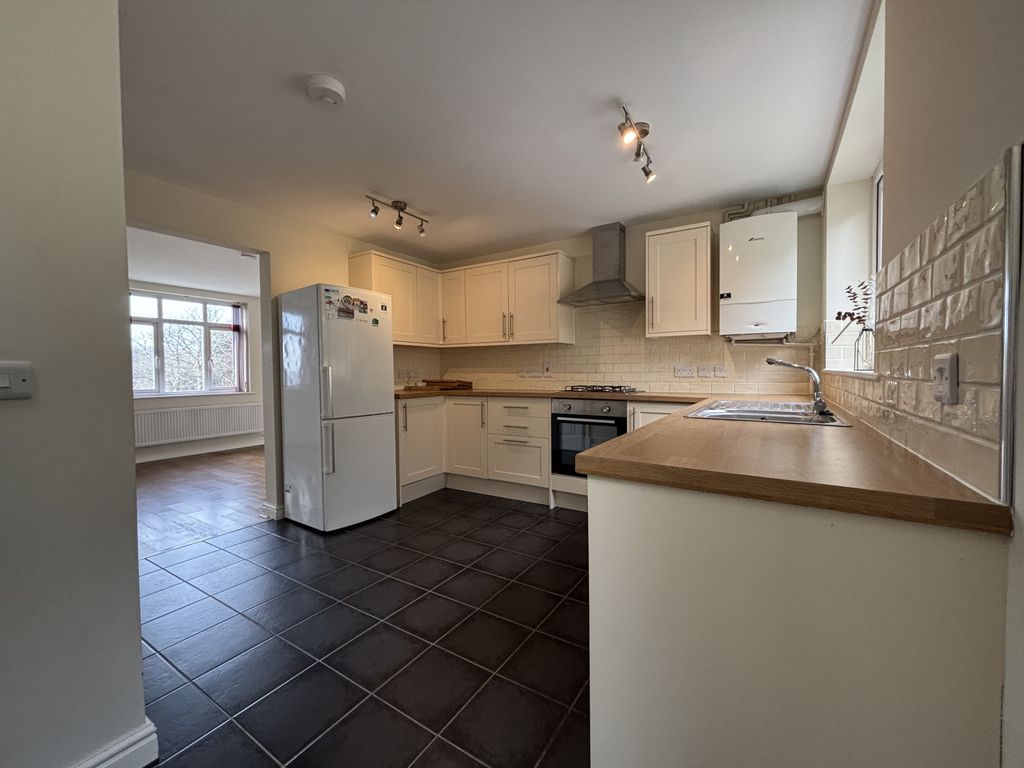 Property photo 3 of 9 Gallery