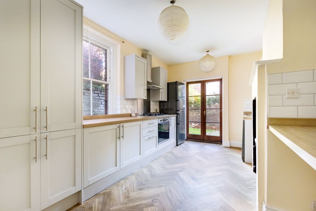 Property photo 3 of 14 Kitchen