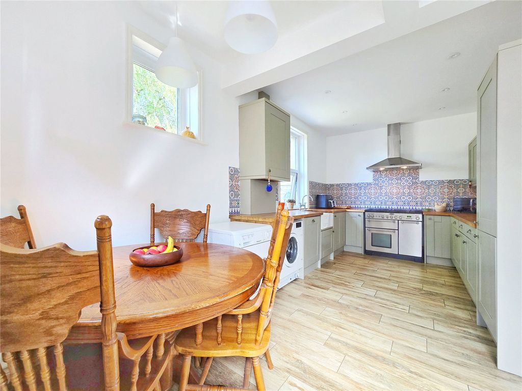 Property photo 3 of 18 Picture No. 10