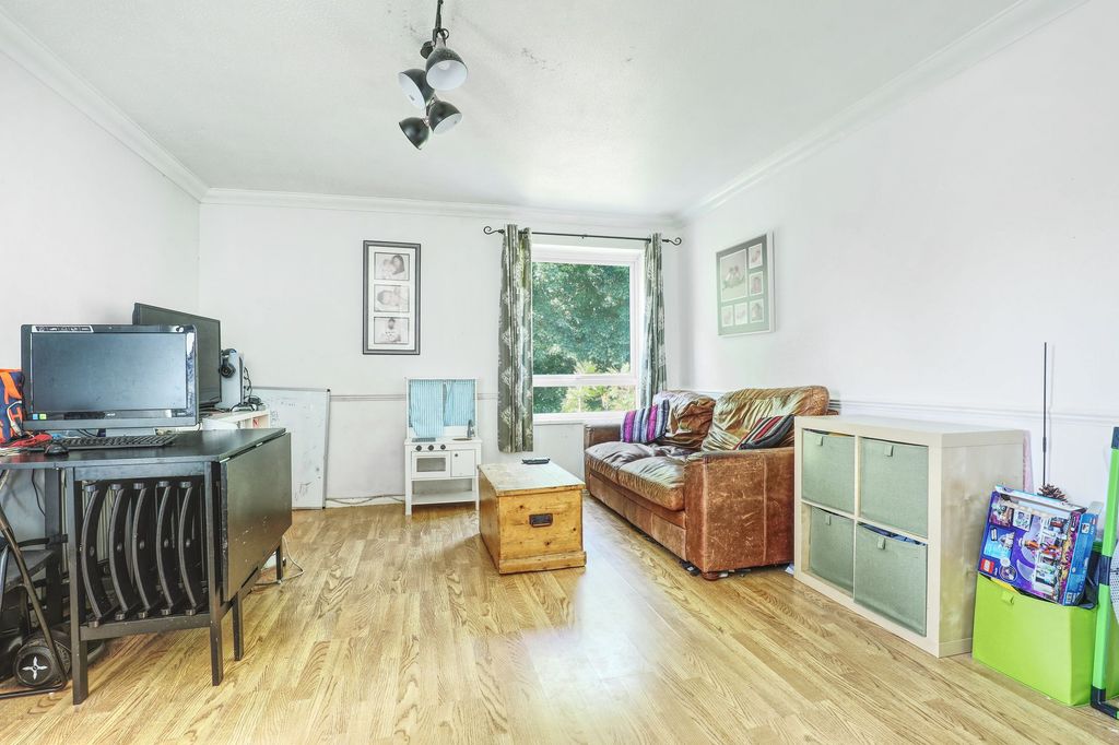Property photo 3 of 6