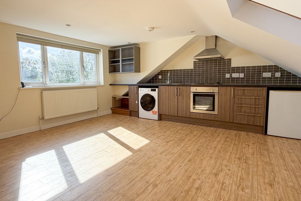 Property photo 3 of 11 3