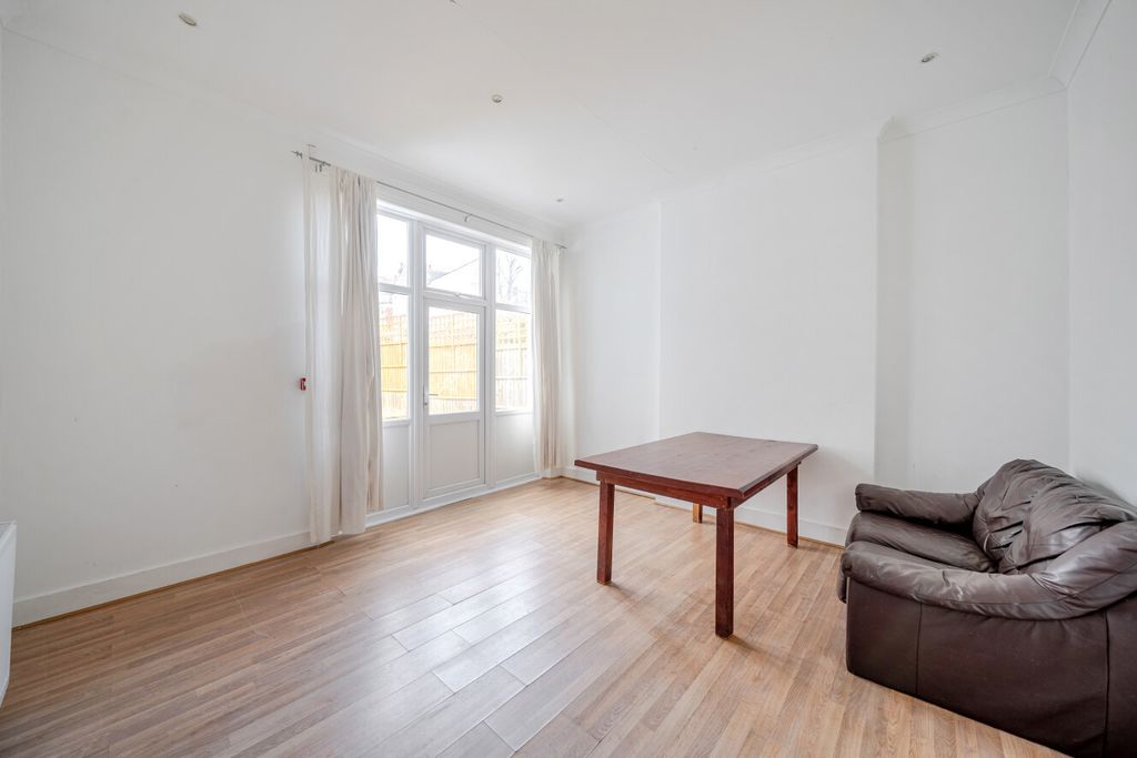 Property photo 3 of 20 1416479-14-699326...