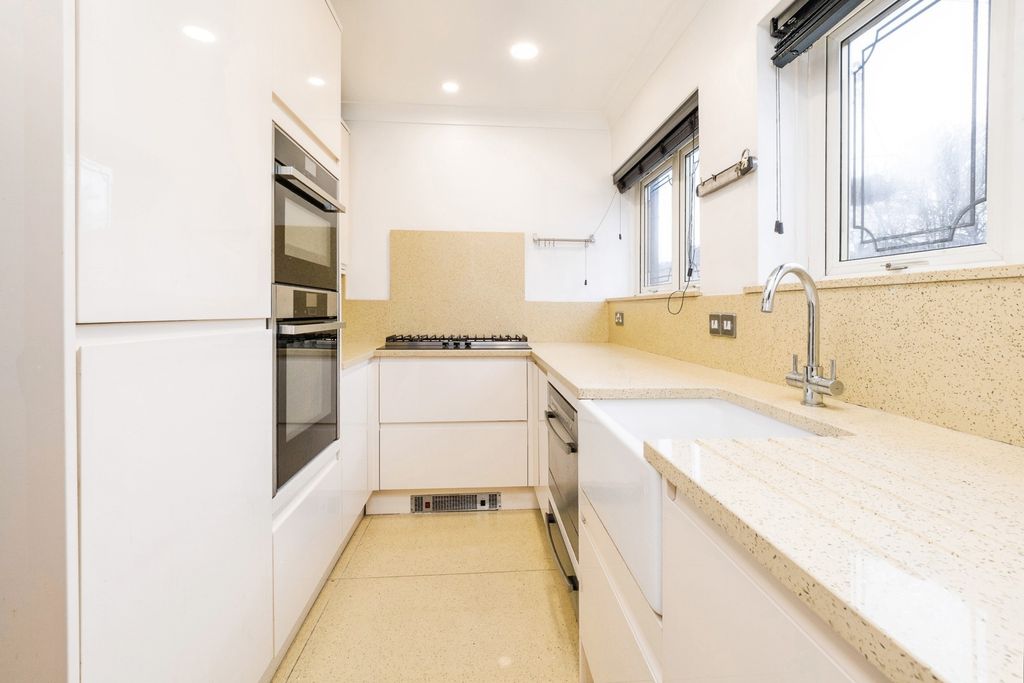 Property photo 3 of 28 Pbox-Img.Jpg