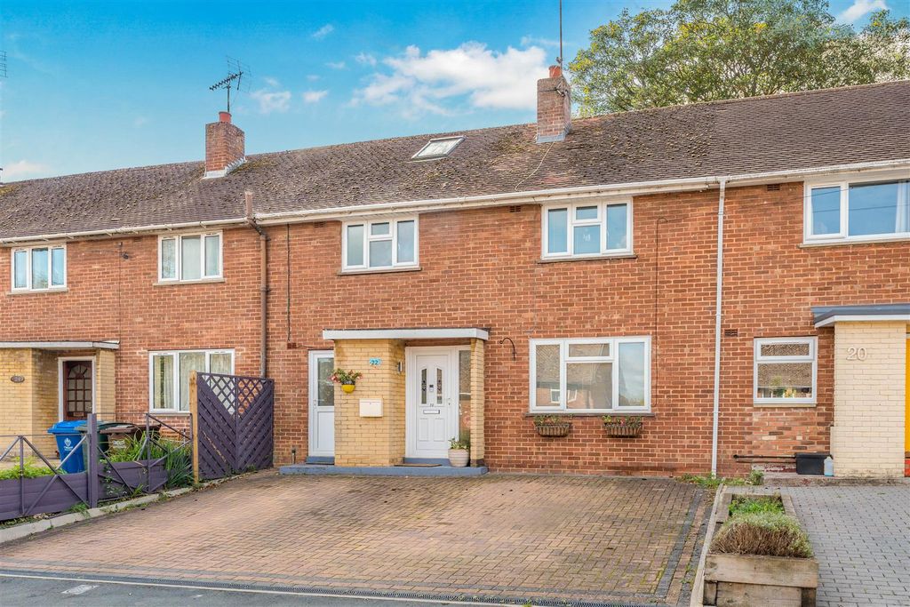 Property photo 1 of 13 22 Western Crescent, Banbury-2.Jpg