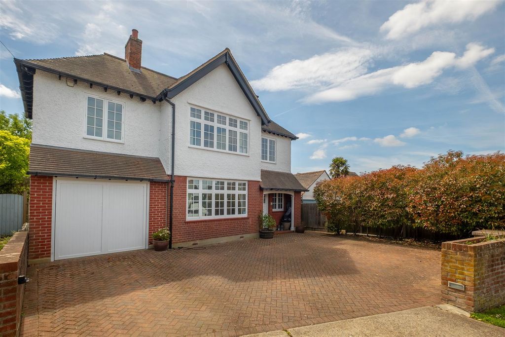 Property photo 1 of 21 31-Eversley-Road-0080 Copy.Jpg