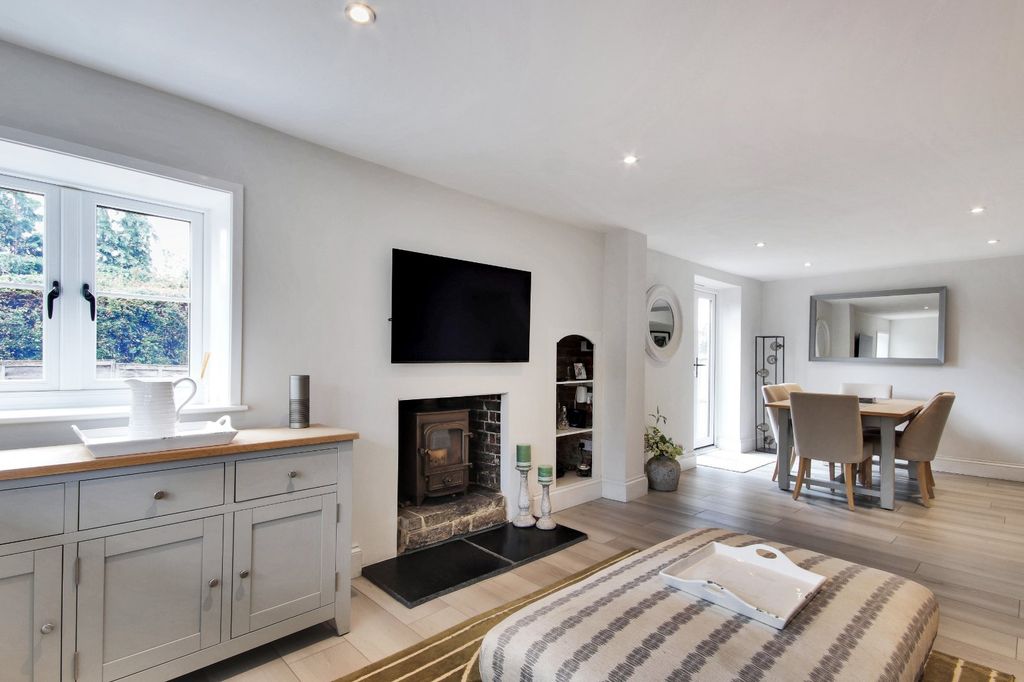 Property photo 3 of 15 Sitting Room