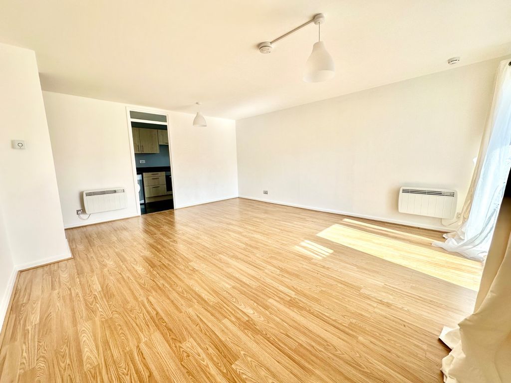 Property photo 2 of 23 Picture No. 14