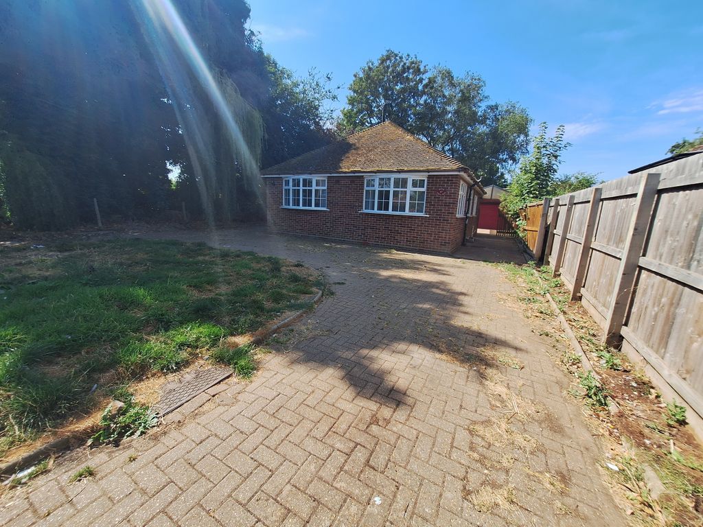 Property photo 3 of 21 67 Gedney Road (2)