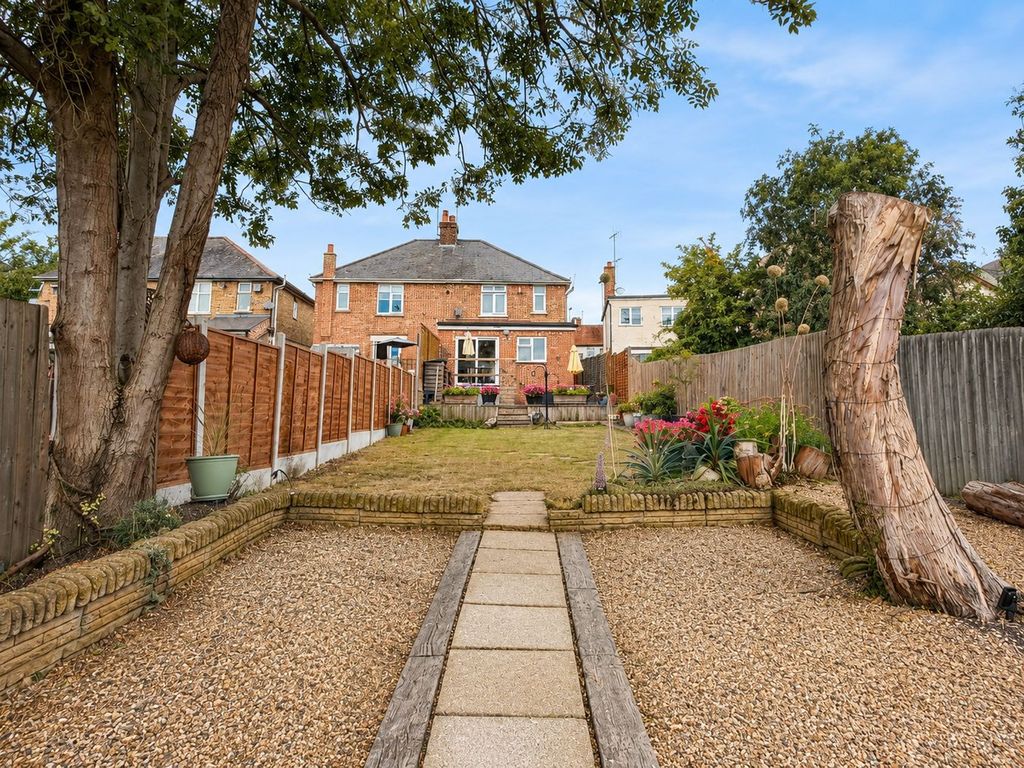 Property photo 2 of 27
